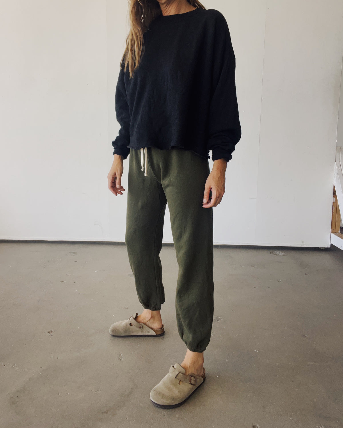 The Boxy Crop Sweatshirt Black