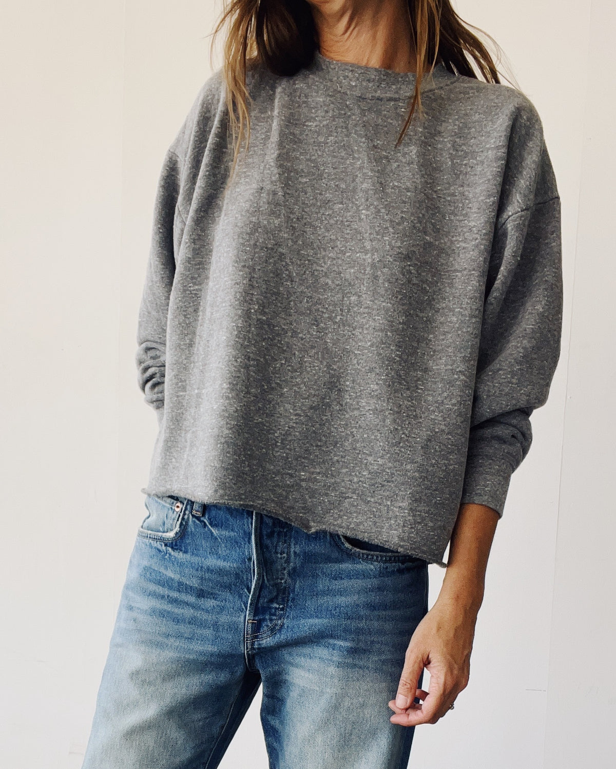 The Boxy Crop Sweatshirt PE Grey